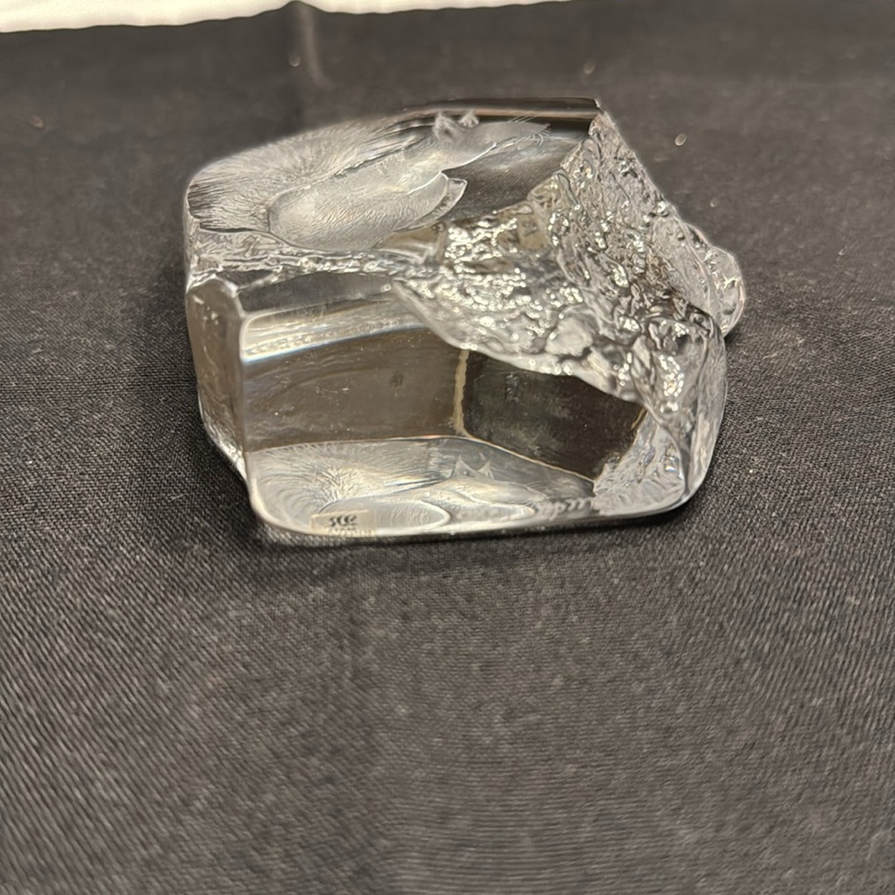 Signed & numbered Mats Jonasson lead crystal “squirrel” paperweight. - Picture 5 of 7